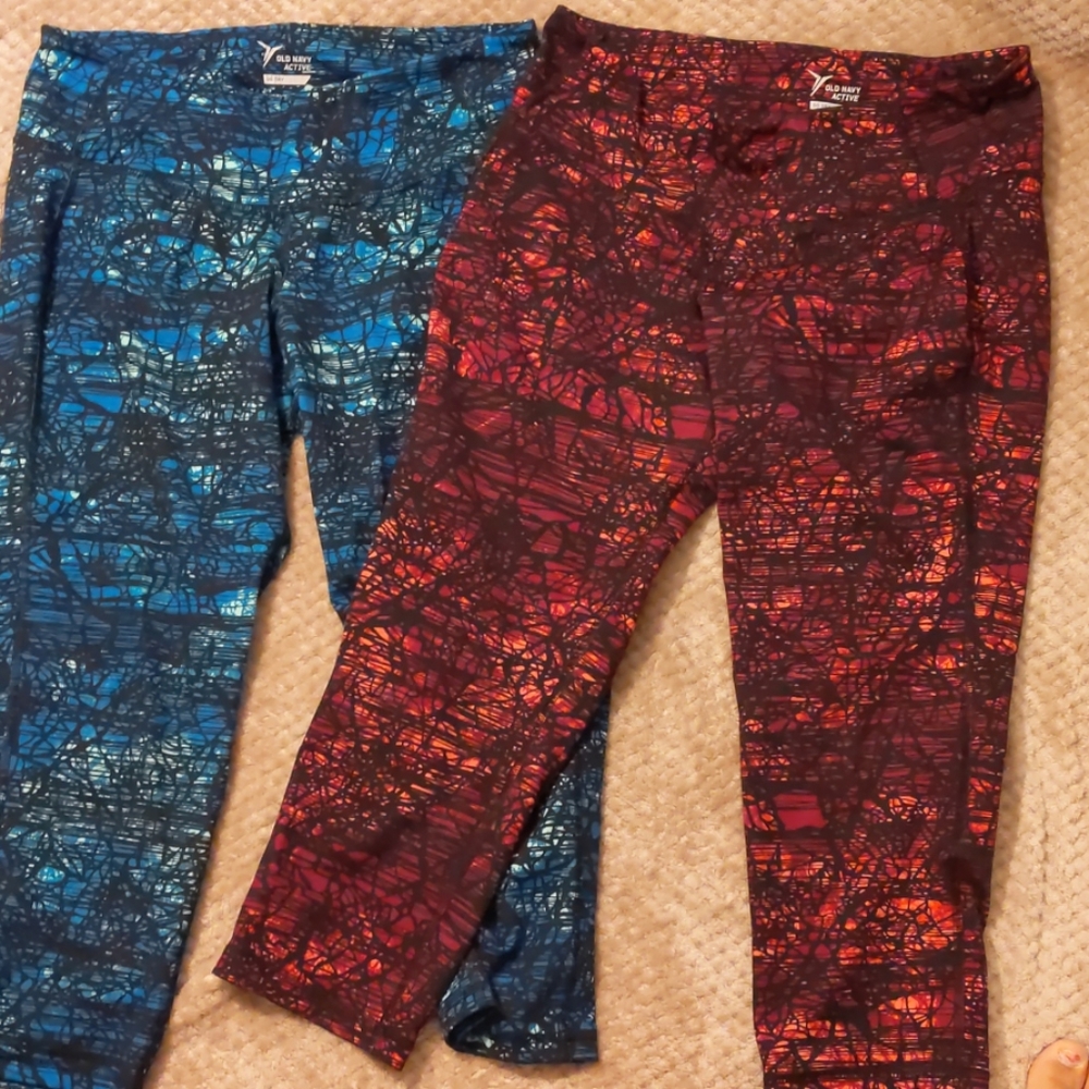 2 pairs of workout leggings